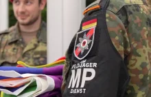 Bundeswehra wywiesza tęczową flagę