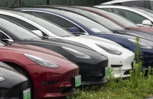 Tesla wycofała 120 tys. pojazdów. Ryzyko przypadkowego odblokowania drzwi kabiny