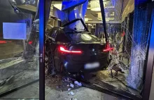 wczoraj o 18 kobieta wjechała dwutonowym bmw w wejście hotelu pod krakowem