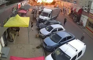 Rosyjska rakieta trafiła w rynek miasteczka, zginęło kilkanaście osób.