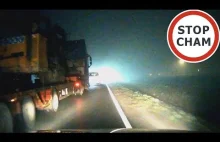 Ciężarówka wyprzedza na czołówkę we mgle i spycha z drogi