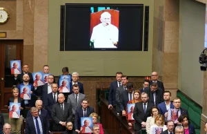 Pedofilia w kościele. Sejm przyjął uchwałę o ochronie dobrego im. Jana Pawła II