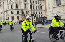 Ekologiczny orszak pieszo rowerowy premiera UK