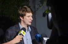 Beciak story: Daniel Nawrocki przytulił modelkę z bombelkiem