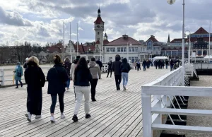 Sopot tym razem przegrał z niedzielą handlową! Spokojny kurort na zdjęciach [FOT