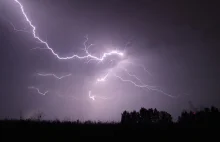 Nad Polskę nadciągają burze z gradem. Jak zachować bezpieczeństwo?