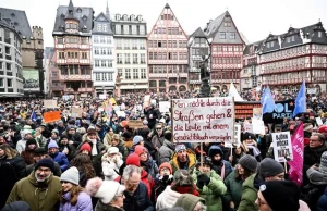 Setki tysięcy ludzi: "Demokraci na ulice". Tłumy na protestach w Niemczech