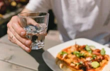 "Prawo do pół litra". Darmowa kranówka w restauracjach?