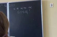 Osiem gwiazdek w szkole. Nauczycielka napisała na tablicy "***** Gosię". Ojciec