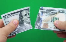 Dolar spada do najniższych poziomów od lat