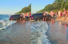 Wjechał prosto na plażę pod Mielnem. Auto... utknęło w Bałtyku