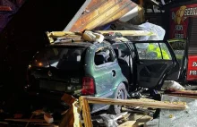 Pijani Ukraińcy staranowali samochodem budy z oscypkami [FILM]