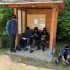 Nielegalni imigranci okupują przystanek w małej przygranicznej miejscowości