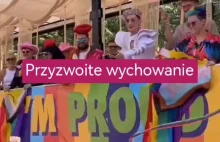 Chłopak podeptał flagę LGBT