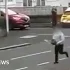 Muzulmanin z piłą łancuchową goni policjanta w UK