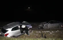 Czołowe zderzenie dwóch samochodów - Magazyn reporterów - portal informacyjny