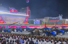Ciągniki z Korei Północnej na militarnej paradzie