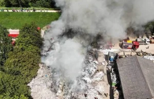 Kolejny pożar w Warszawie. Płonie hałda śmieci - sezon rozpoczął się na pełnej.