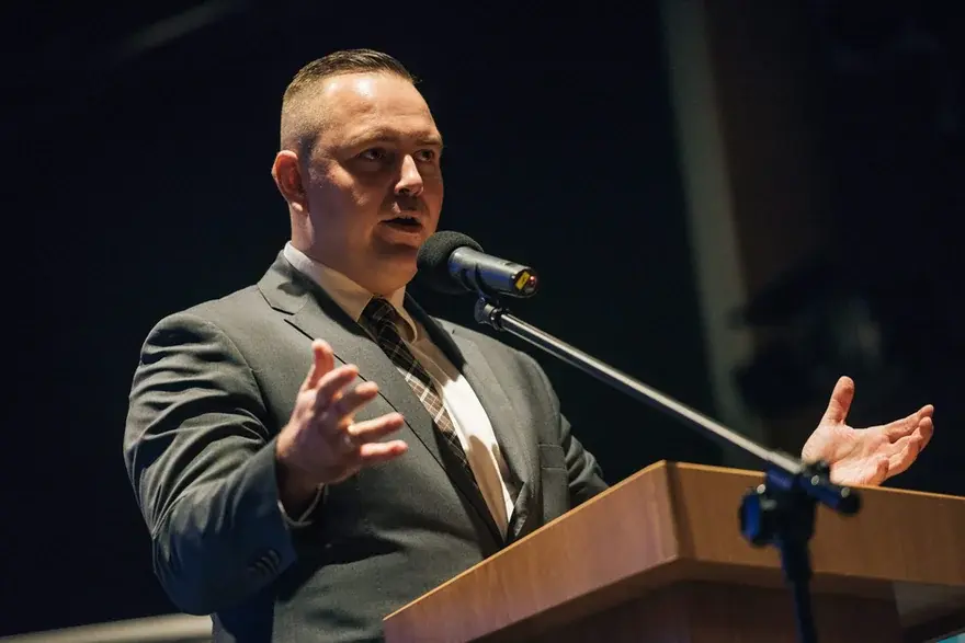 Przeszłość Karola Nawrockiego. Dziennikarz śledczy ujawnia nieznane fakty