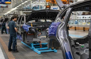 Gigant zwalnia. Pracownicy dowiedzieli się o tym na urlopach