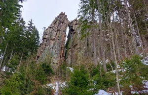 Starościńskie Skały w Rudawach Janowickich. Szlaki, mapy, dojazd