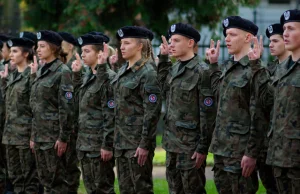 Kadrowa dziura w policji. Rząd chce ją łatać uczniami