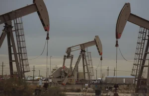 Ceny ropy w górę po ukraińskich atakach na rosyjskie rafinerie