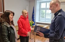 Staruszek w piżamie na ulicy w Lesznie. 17