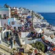 Santorini oblężone przez turystów. Mieszkańcy proszeni o... nieopuszczanie domów