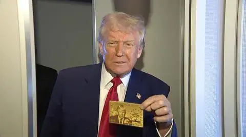 Trump pokazał złotą kartę. Powiedział, kto był pierwszym nabywcą.