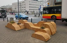 Przy Puławskiej stanęły absurdalne parklety. "Po co to? Na co? Dlaczego?"
