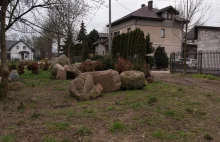 "Interwencja": Gmina zbudowała ogród skalny. Rolnik nie przejedzie