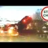 Wypadek na Al. Jerozolimskich w Warszawie - samochód spadł z nasypu