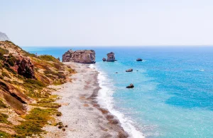 Dlaczego warto odwiedzić Cypr? Zobacz ciekawe miejsca na wyspie