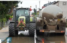 Kontrowersyjna przebudowa drogi: Rolnicy robią wizję lokalną i protestują