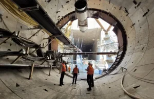 PKP kupi zawaloną kamienicę w Łodzi? Bez tego tunel nie powstanie