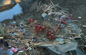 Chiny. Tragiczne trzęsienie ziemi. Ponad sto ofiar śmiertelnych