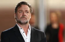 Russell Crowe przyznał, że dzięki roli w Gladiatorze polubił... noszenie spódnic