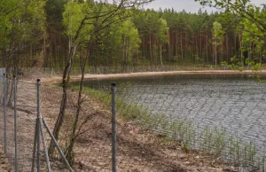 Płotem ogrodził swoje jezioro. Złamał prawo? Sprawę rozstrzygnie sąd