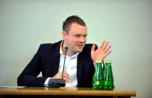 Michał Tusk zastępcą dyrektora w urzędzie marszałkowskim - po 3 miesiącach pracy