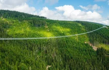 Najdłuższy wiszący most na świecie. Znajduje się tuż przy granicy z Polską