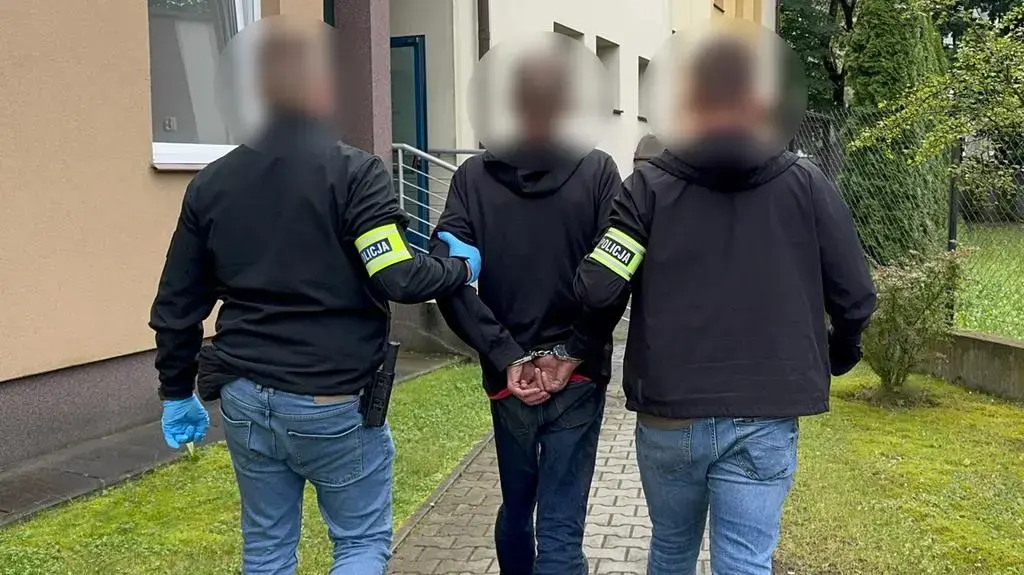 Oblał kobietę łatwopalną substancją i podpalił