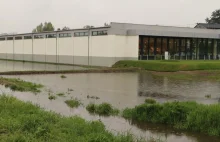 W Katowicach Lidl powstał na terenach zalewowych? Popadało... i jest zalany