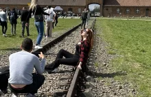Kobieta zrobiła sobie wyzywające foto w Auschwitz. Apel muzeum