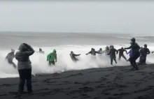 Tu zgineło juz 7 turystów Czarna plaża Reynisfjara Islandia