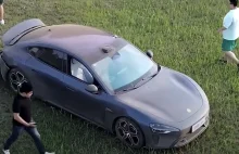 Samochodem Xiaomi wyprzedzisz Porsche, ale hamowanie...