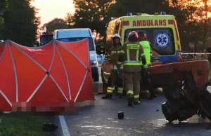 Ciągnik rozerwało na pół, nie żyje motocyklista