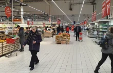 W Auchan biją ukraińskie sprzątaczki