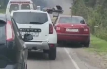 Ruscy atakują pozycje ukraińskie z zatłoczonej drogi