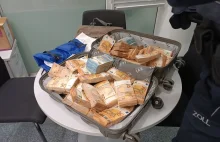 455 tys. euro w walizce. Z takim bagażem Ukrainiec chciał lecieć na Cypr
